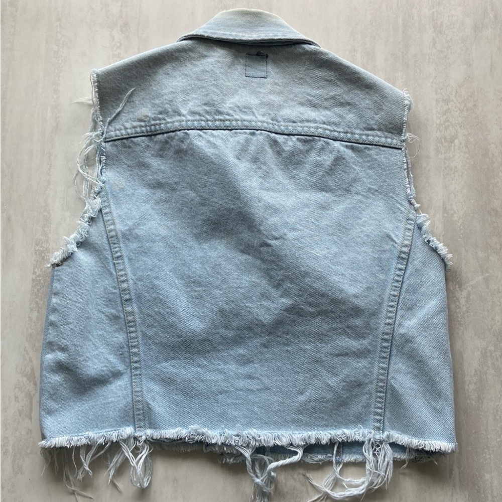 LEE Distressed Vest - Picture 2 of 13